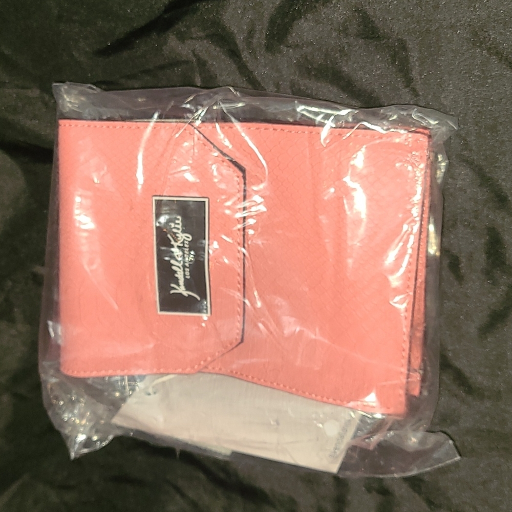 Kendall + Kylie Womens Cellphone Crossbody